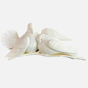 Plastic Doves- couple- some wear, needs a scrub- Burwood decor- 70s- birds